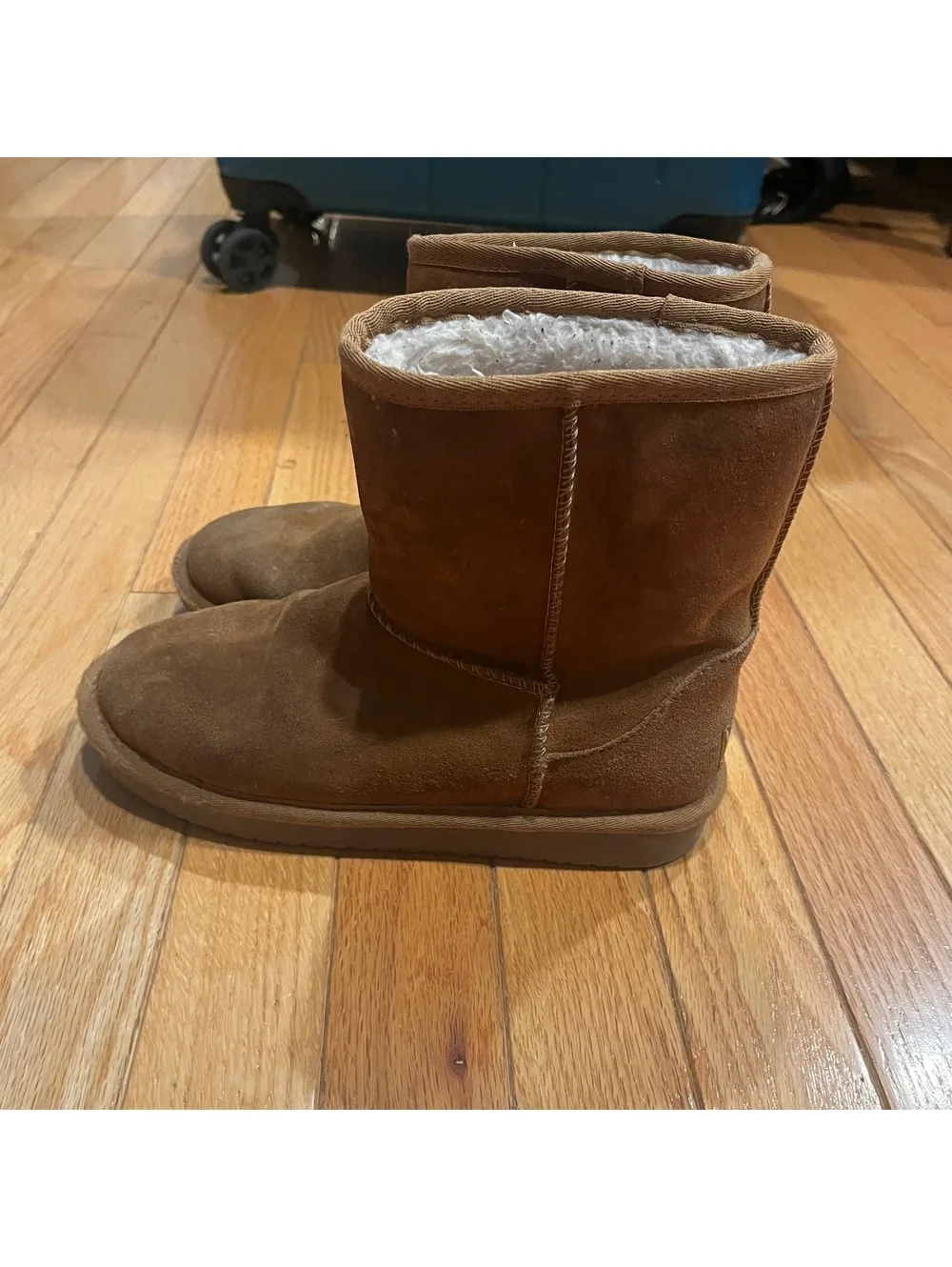 Koolaburra by UGG Classic Brown Shearling Lined Boots Size 4